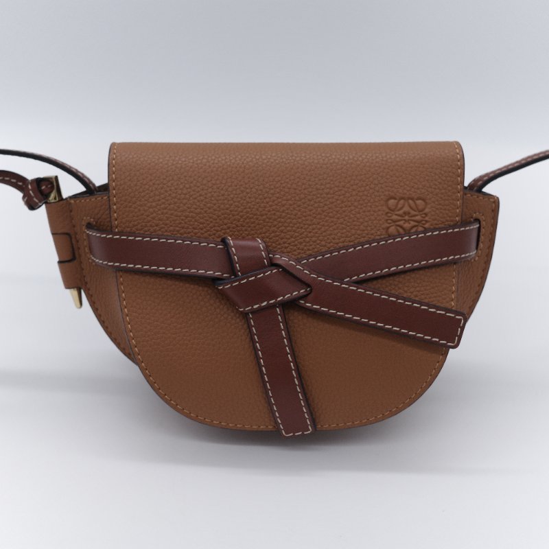 Loewe 羅威 Mini Gate 經典焦糖棕 迷你小牛皮 肩背包-1