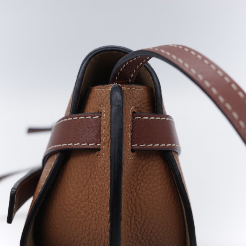 Loewe 羅威 Mini Gate 經典焦糖棕 迷你小牛皮 肩背包-13