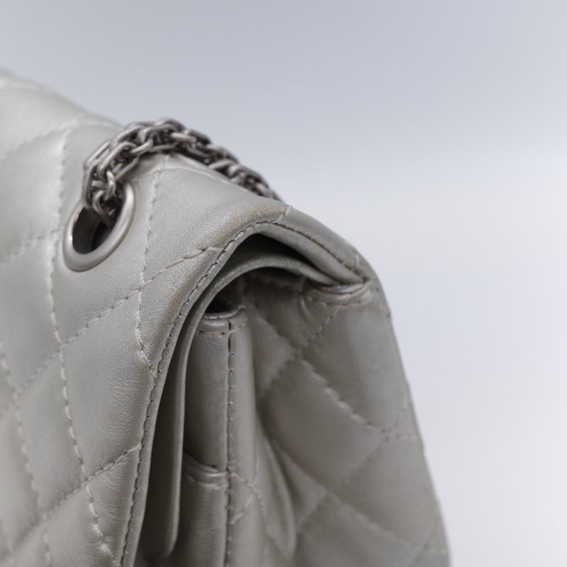 Chanel 香奈兒  2.55 Reissue 銀色金屬感 羊皮 肩背包 斜背包 翻蓋包-12