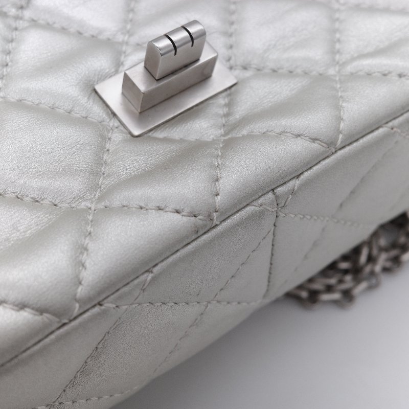 Chanel 香奈兒  2.55 Reissue 銀色金屬感 羊皮 肩背包 斜背包 翻蓋包-13