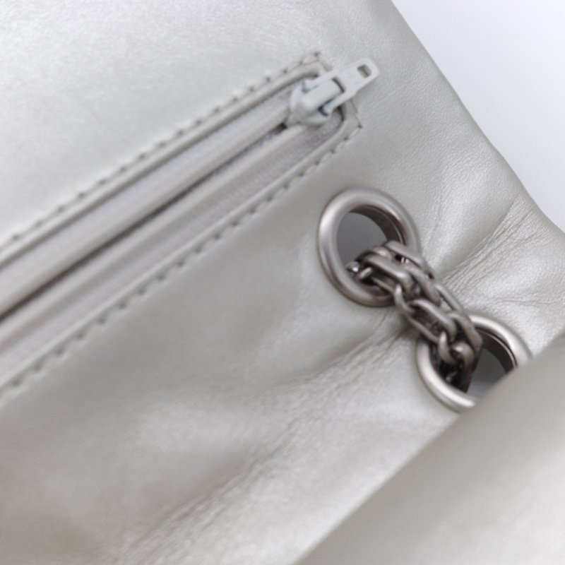 Chanel 香奈兒  2.55 Reissue 銀色金屬感 羊皮 肩背包 斜背包 翻蓋包-19