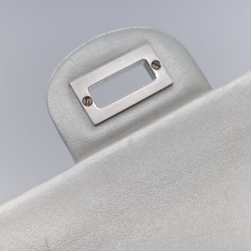 Chanel 香奈兒  2.55 Reissue 銀色金屬感 羊皮 肩背包 斜背包 翻蓋包-22