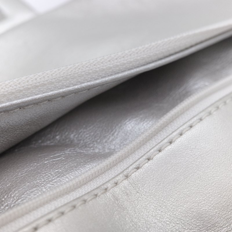 Chanel 香奈兒  2.55 Reissue 銀色金屬感 羊皮 肩背包 斜背包 翻蓋包-32