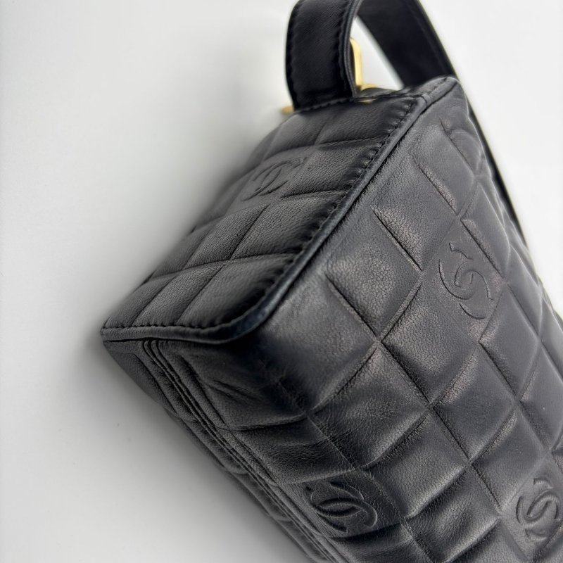 Chanel 冰格紋牛皮波士頓包-12
