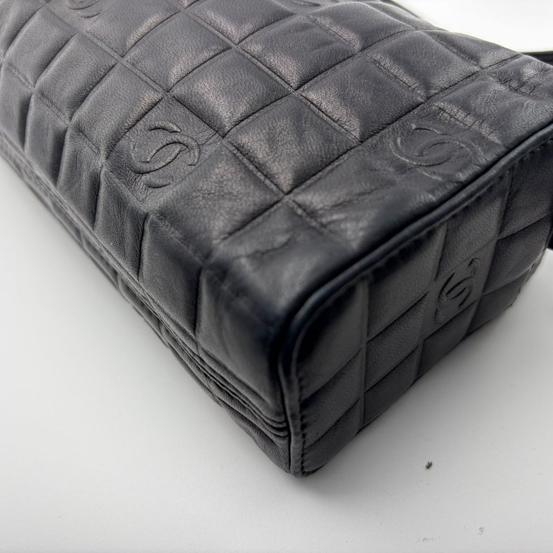 Chanel 冰格紋牛皮波士頓包-14