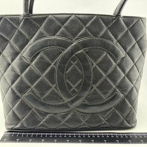 Chanel 魚子醬菱格紋托特包