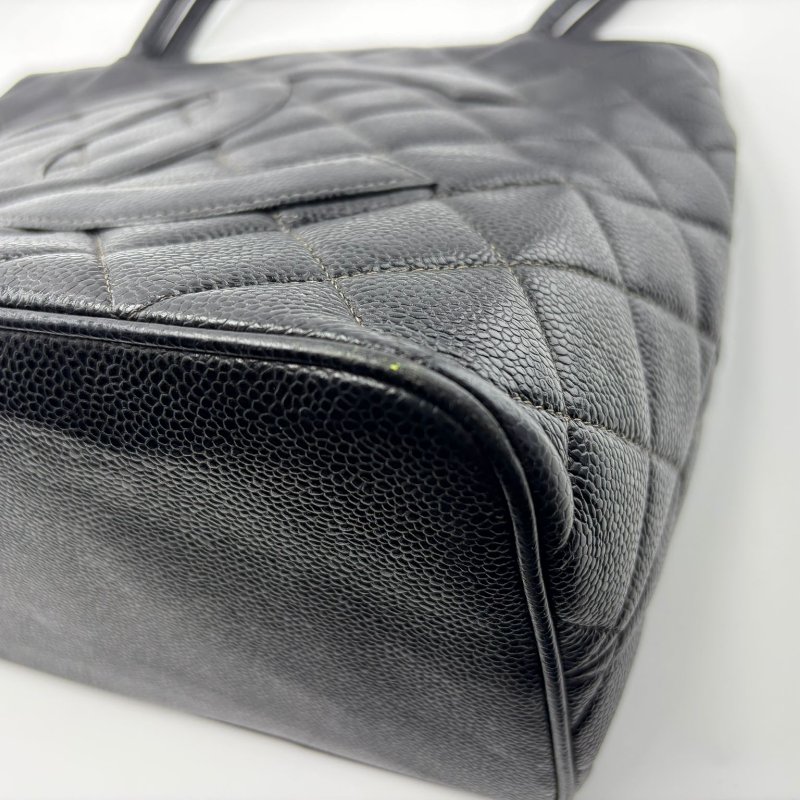 Chanel 魚子醬菱格紋托特包-9