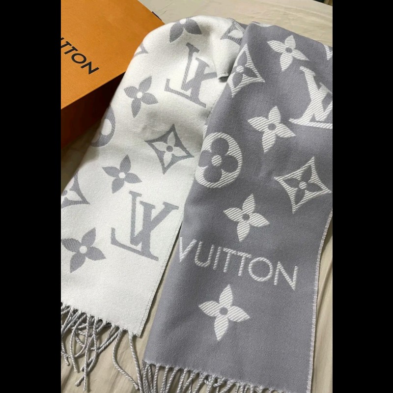 LV路易威登全新 LOUIS VUITTON LV Essential 圍巾 淺灰色 M77727-1