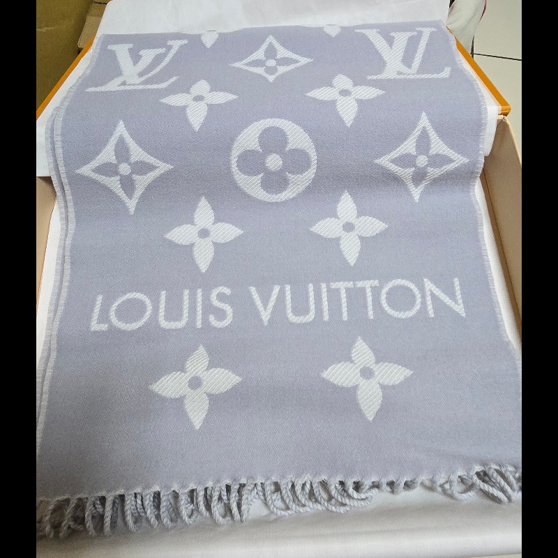 LV路易威登全新 LOUIS VUITTON LV Essential 圍巾 淺灰色 M77727-6