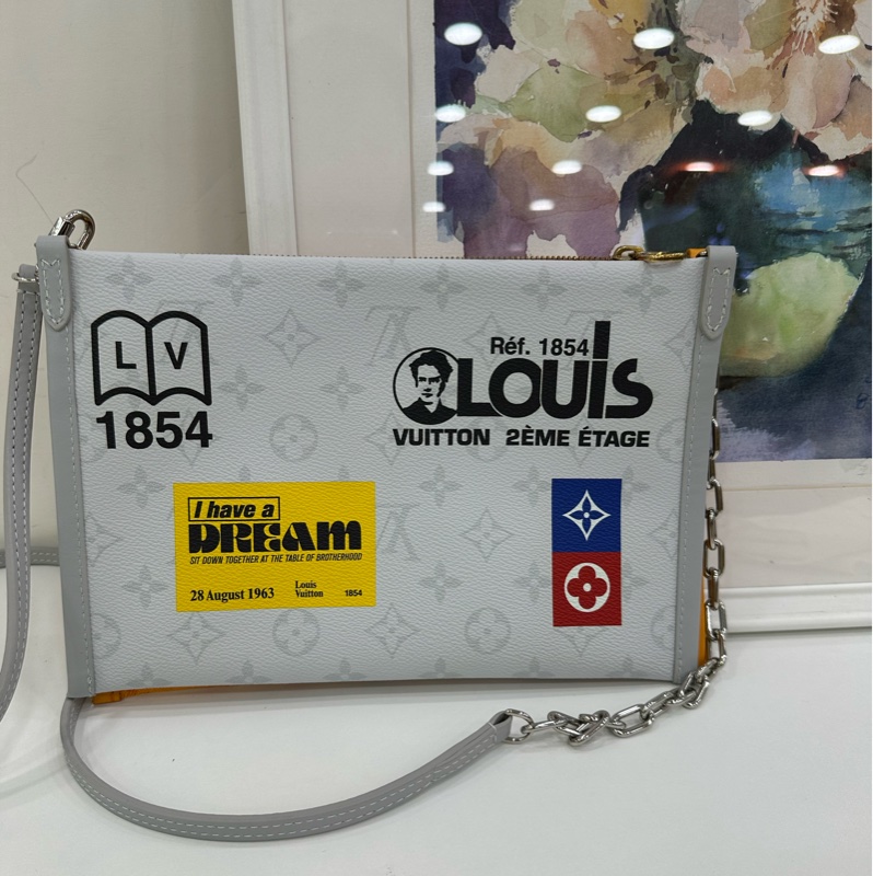 Lv路易威登 FLAT 2019+晶片 走秀款Vrigil Abloh 二合一街頭塗鴉系列 二合一斜背包手拿包 拆下鏈條可以變成單獨的手包使用 閒置成色 尺寸26.5*17.5-1