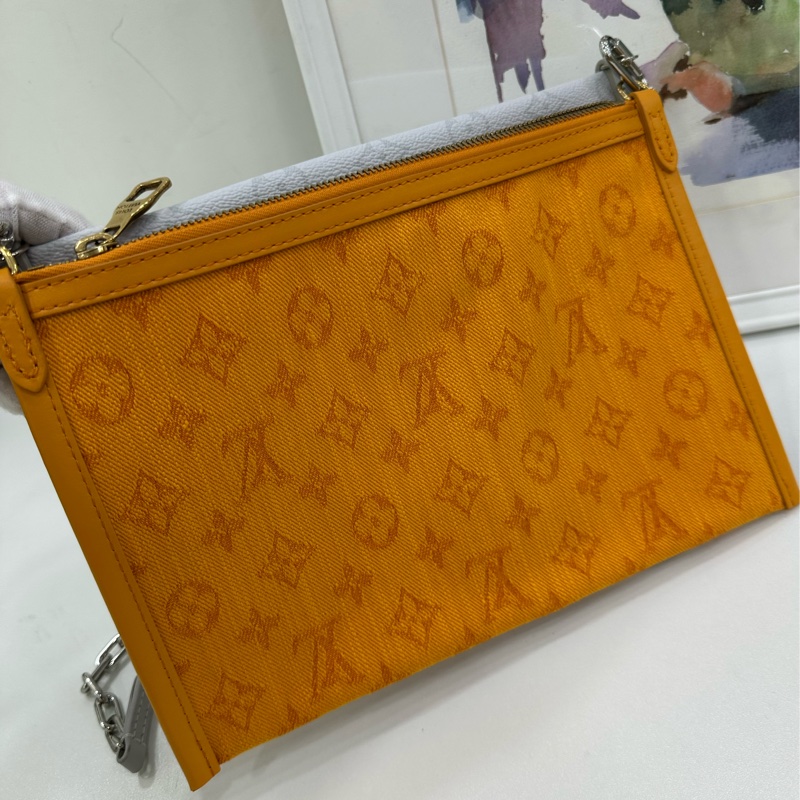 Lv路易威登 FLAT 2019+晶片 走秀款Vrigil Abloh 二合一街頭塗鴉系列 二合一斜背包手拿包 拆下鏈條可以變成單獨的手包使用 閒置成色 尺寸26.5*17.5-4