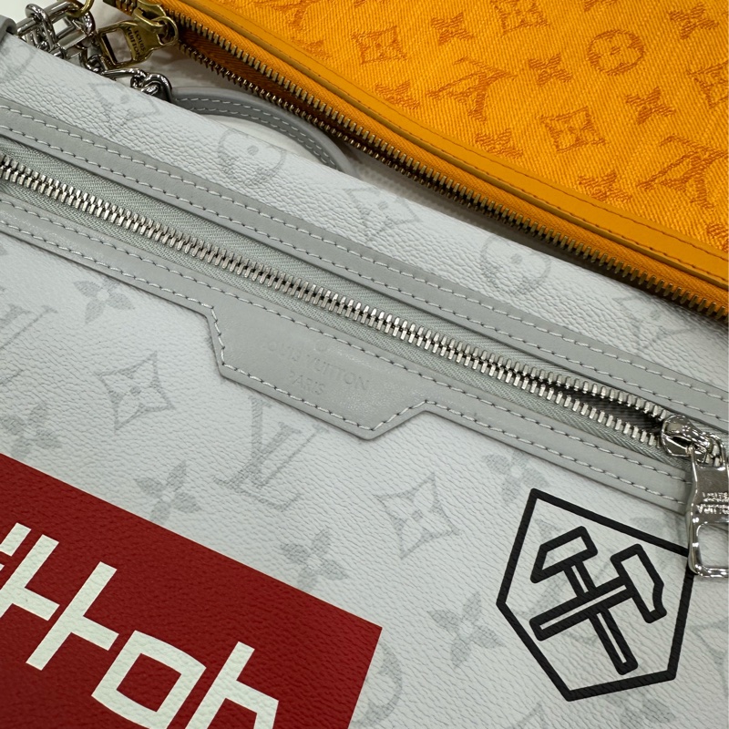 Lv路易威登 FLAT 2019+晶片 走秀款Vrigil Abloh 二合一街頭塗鴉系列 二合一斜背包手拿包 拆下鏈條可以變成單獨的手包使用 閒置成色 尺寸26.5*17.5-5