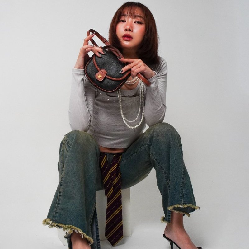 Celine 展示品 Besace Triomphe帆布迷你斜背包(黃褐色)-0