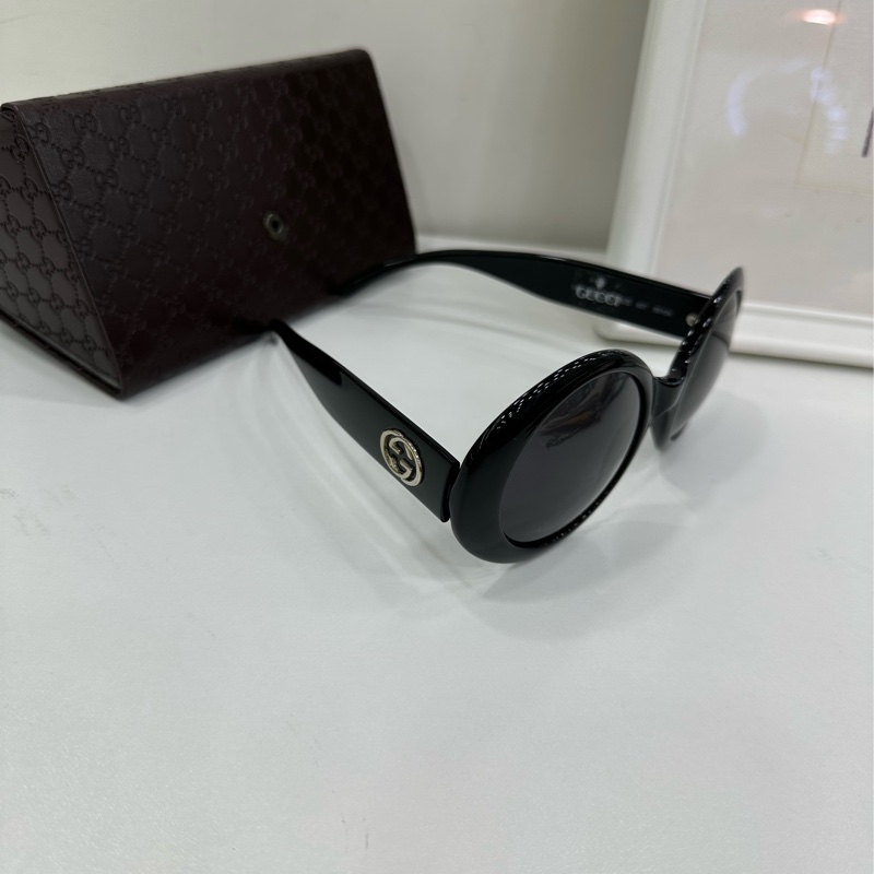 Gucci 黑色大Logo墨鏡太陽眼鏡男女都可以-1
