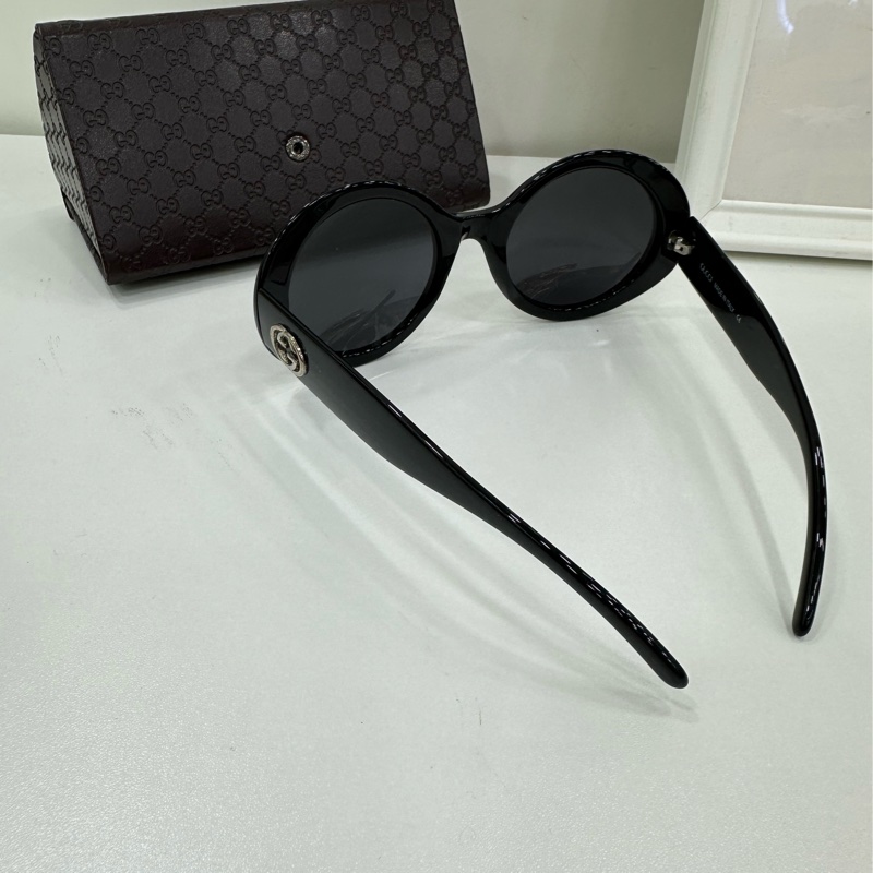Gucci 黑色大Logo墨鏡太陽眼鏡男女都可以-3