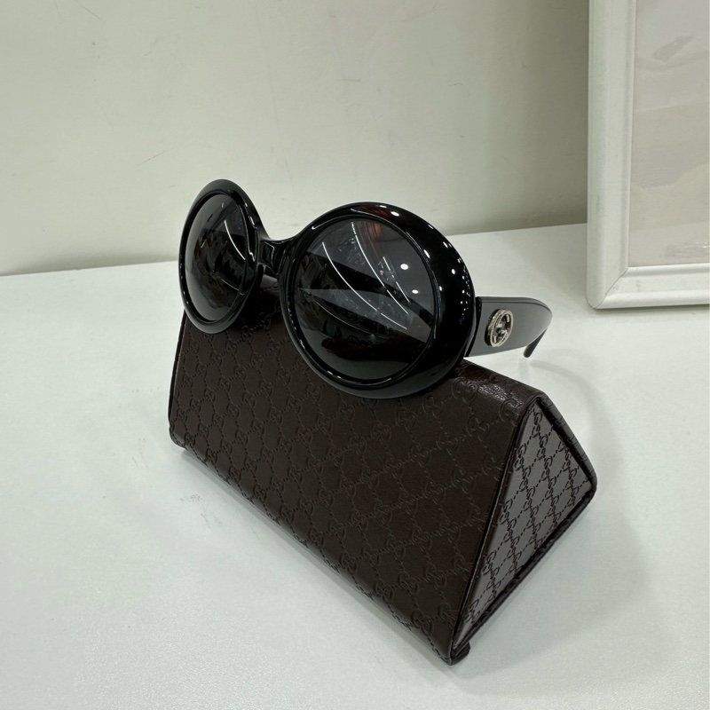 Gucci 黑色大Logo墨鏡太陽眼鏡男女都可以-4