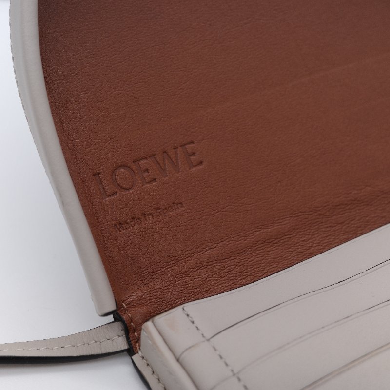 Loewe 羅威 Heel Pouch 淺燕麥色 小牛皮 掛頸小包-7