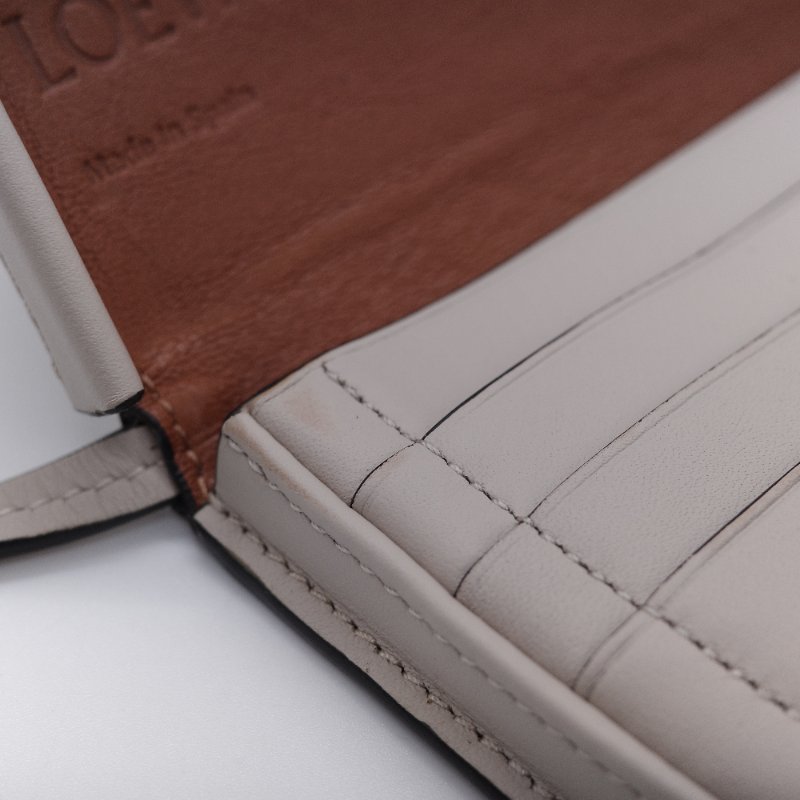 Loewe 羅威 Heel Pouch 淺燕麥色 小牛皮 掛頸小包-8