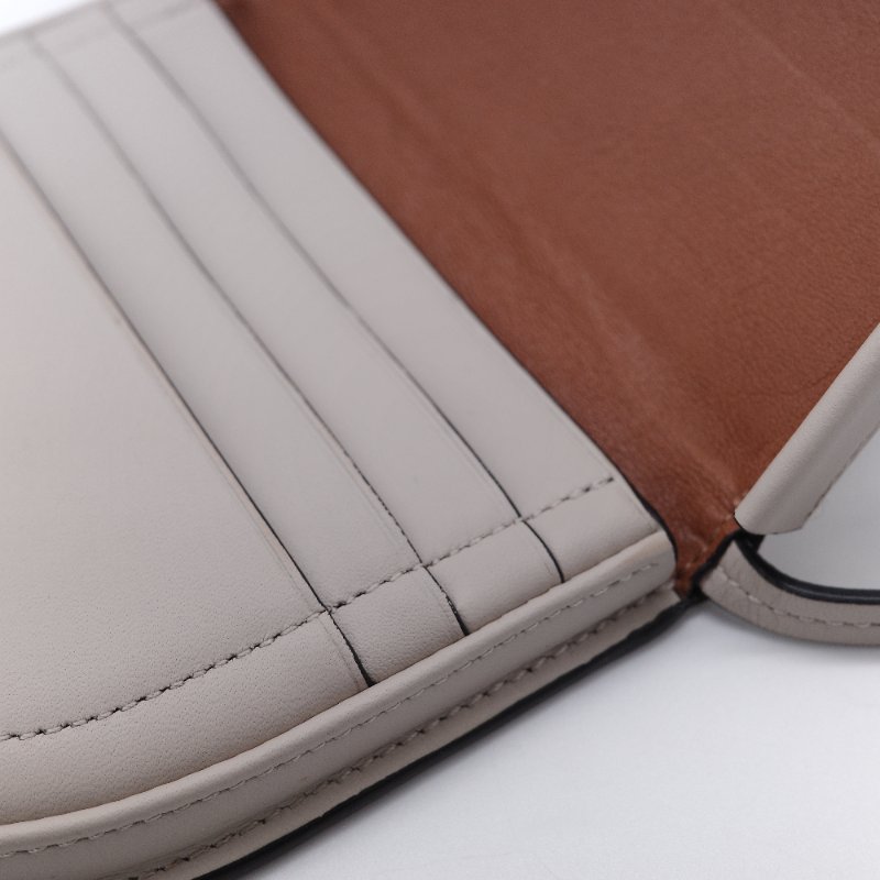 Loewe 羅威 Heel Pouch 淺燕麥色 小牛皮 掛頸小包-9