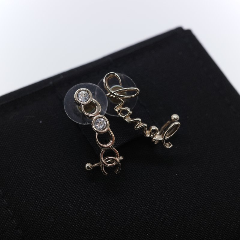 Chanel 香奈兒 草寫字母 耳環-10