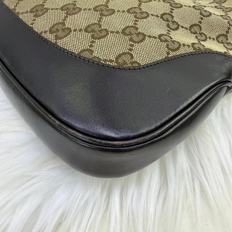 這款手提包是Gucci 的Jackie Vintage 經典包款-9