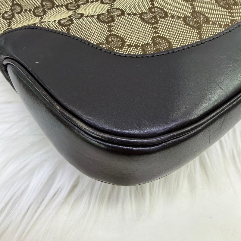 這款手提包是Gucci 的Jackie Vintage 經典包款-11