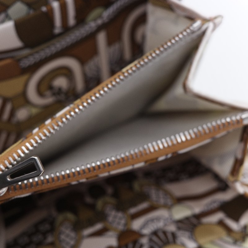 【限時特價🌟錯過拍大腿】Hermès 愛馬仕 Silk in Compact 絲巾 奶油白 Epsom 牛皮 拉鍊錢包 Z刻 2017-8