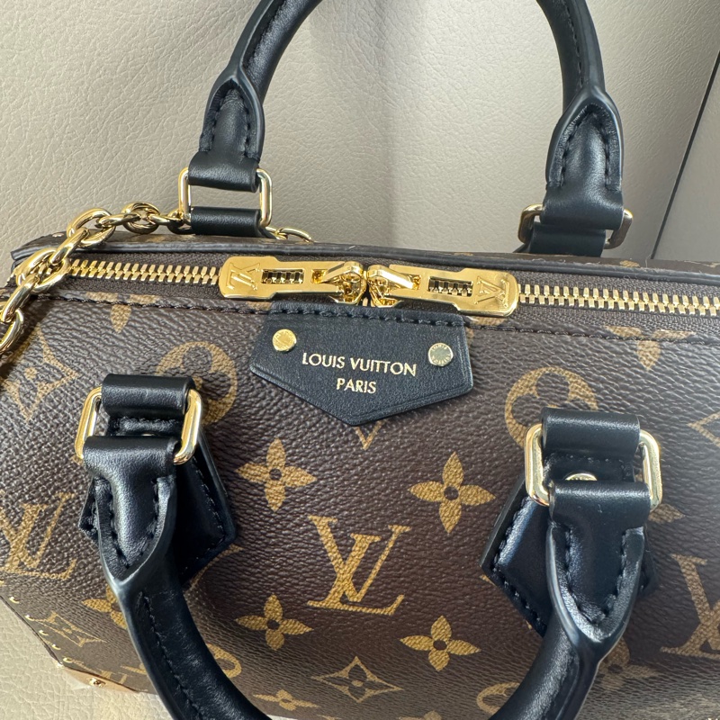 全新全配 LV Speedy Trunk 20 原廠膜 ｜老花全皮內裏黑手柄配金釦｜另配近新閒置原廠寬肩帶不拆售｜贈全新內膽包-13