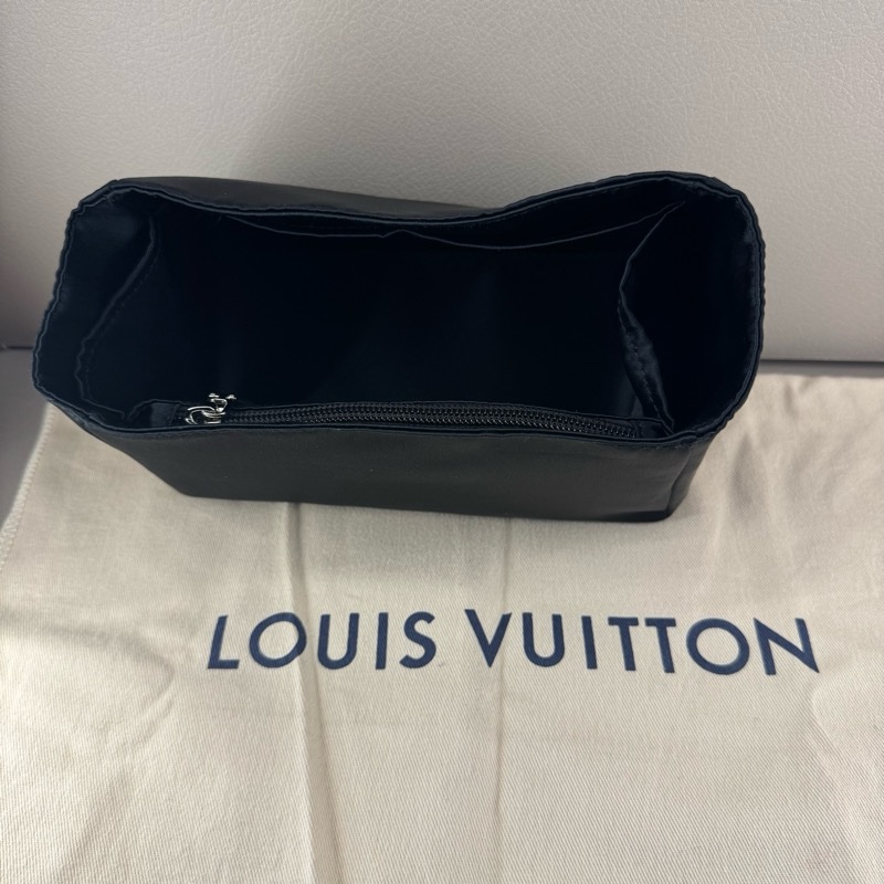 全新全配 LV Speedy Trunk 20 原廠膜 ｜老花全皮內裏黑手柄配金釦｜另配近新閒置原廠寬肩帶不拆售｜贈全新內膽包-21
