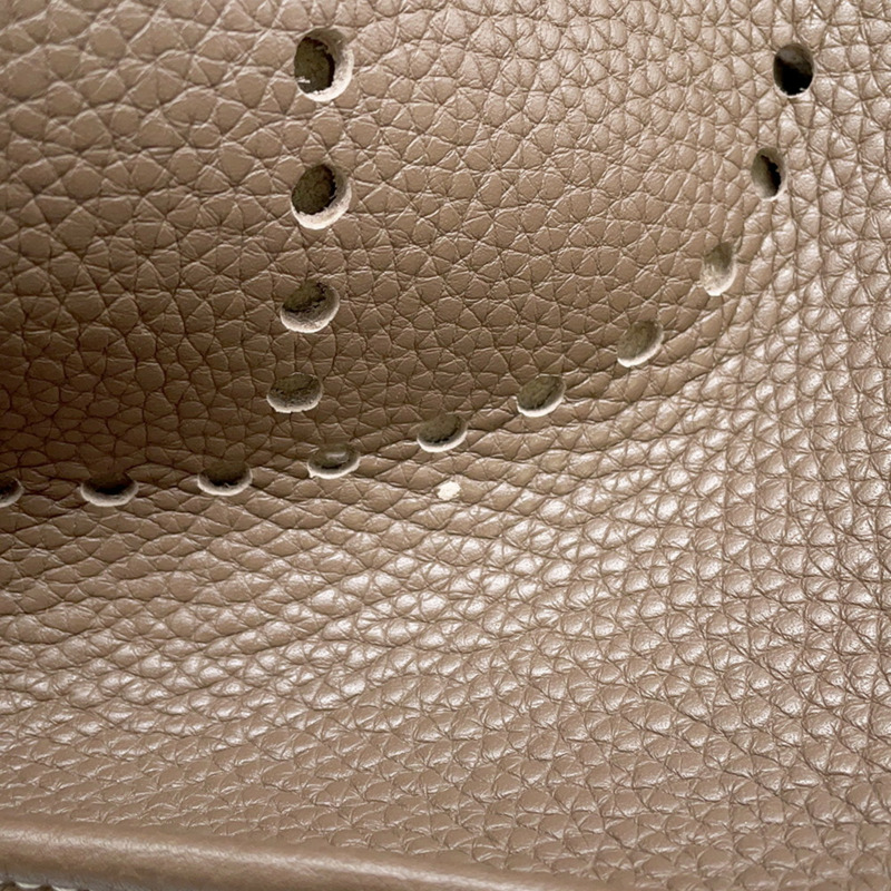 愛馬仕 Evelyne 3 GM 單背包，Etoupe 和 Taurillon Clemence 皮革材質，飾有 T 字印記。手提包。女士。愛馬仕-5