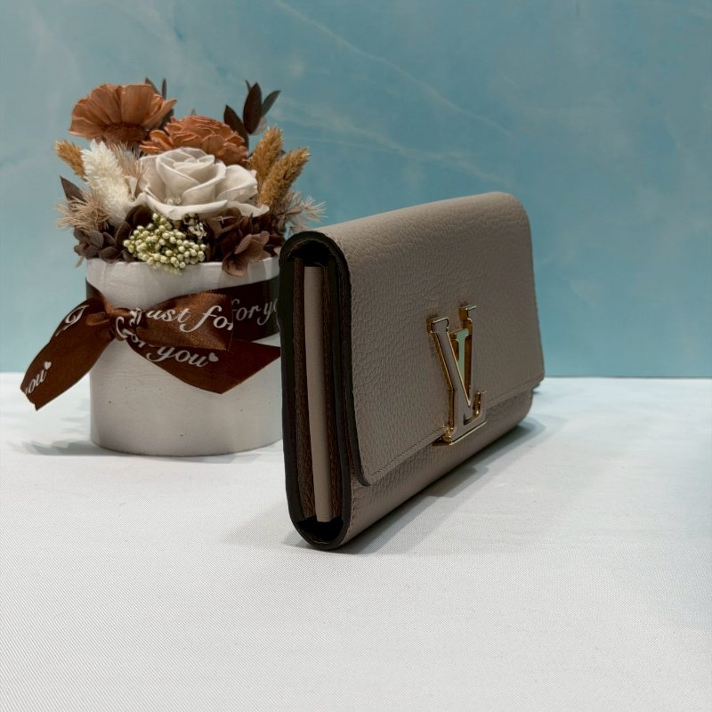 LV 卵石色Capucines長夾-3