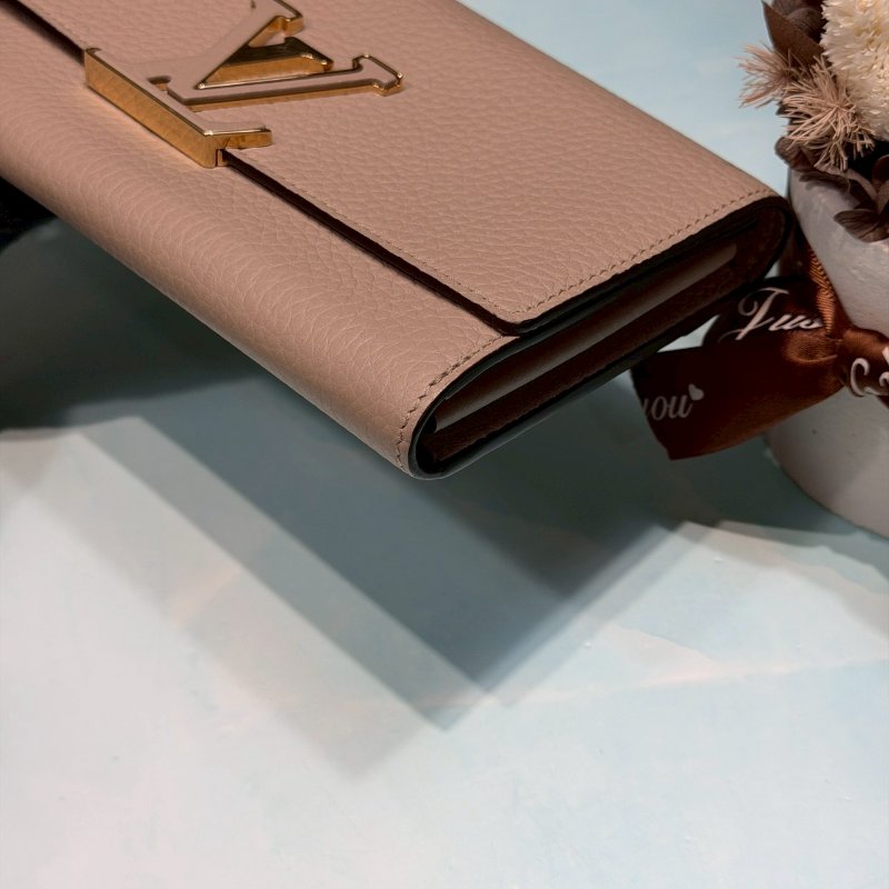 LV 卵石色Capucines長夾-6