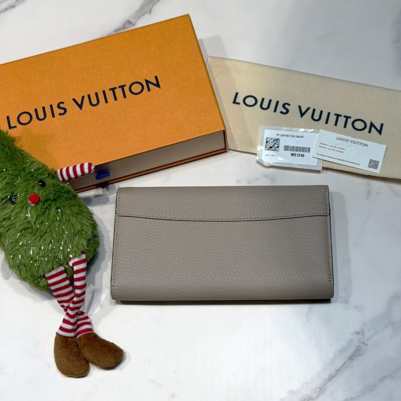 LV 牛皮卵石色Capucines長夾-1