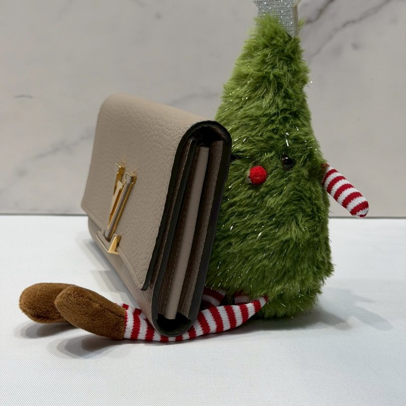 LV 牛皮卵石色Capucines長夾-2