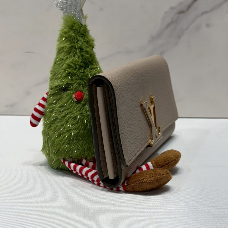 LV 牛皮卵石色Capucines長夾-3