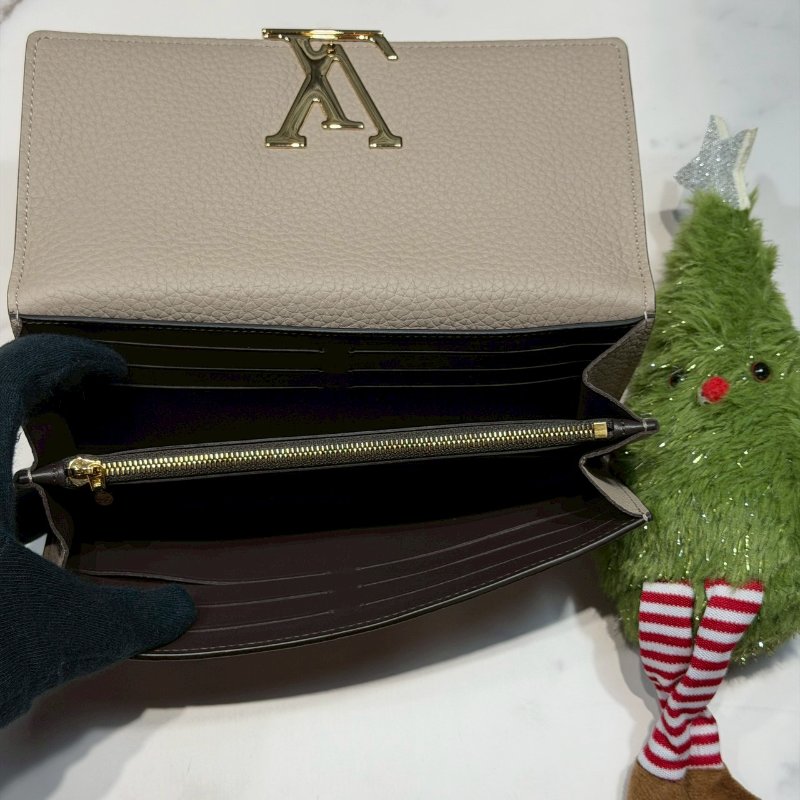 LV 牛皮卵石色Capucines長夾-4