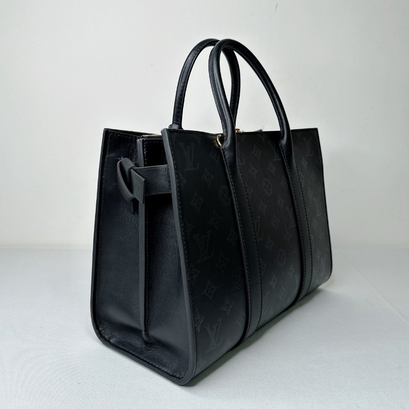 LV Very Tote MM金屬V托特包-5