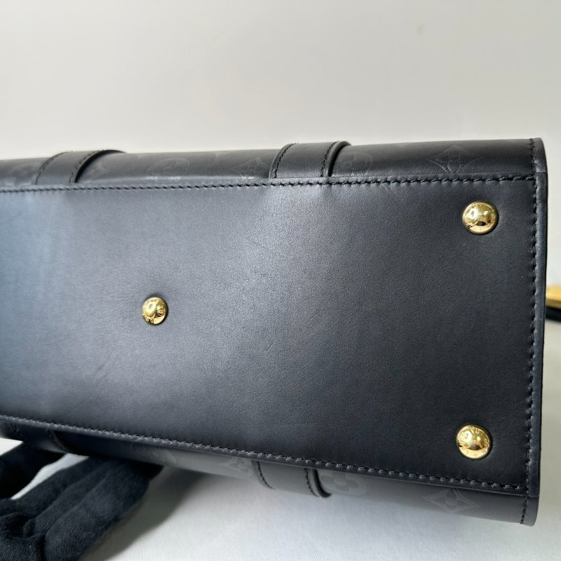 LV Very Tote MM金屬V托特包-9