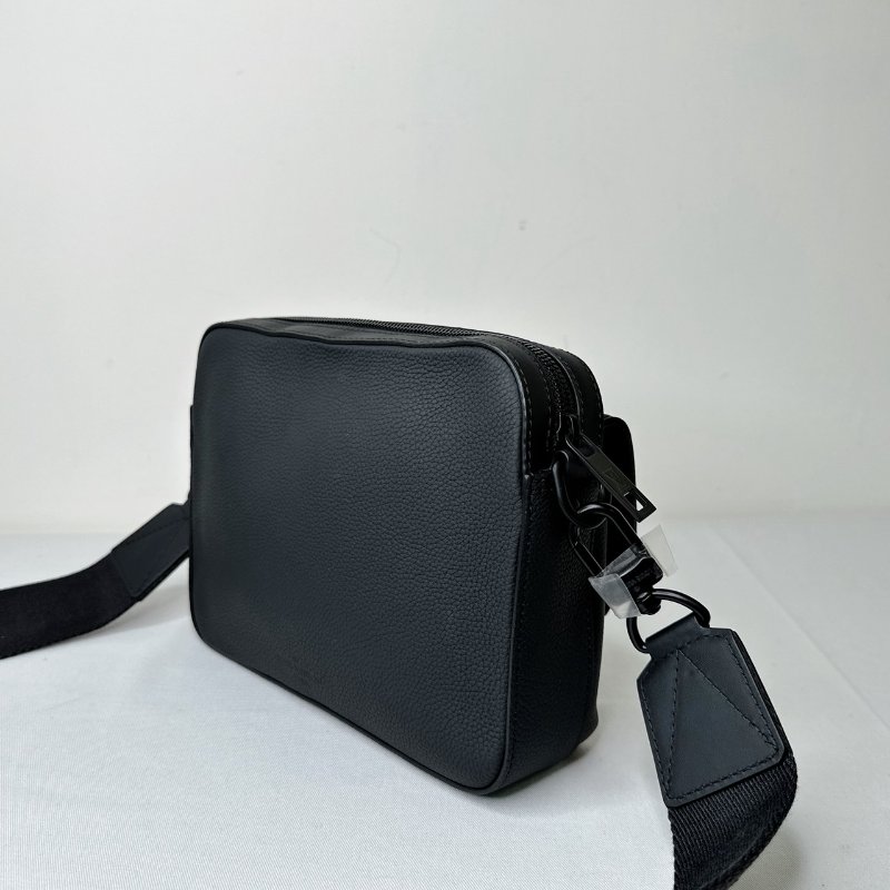 LV 全新Fastline全皮革郵差包-5