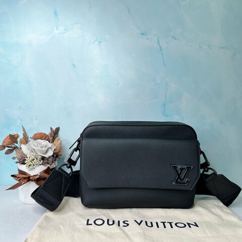 LV 全新Fastline牛皮郵差包