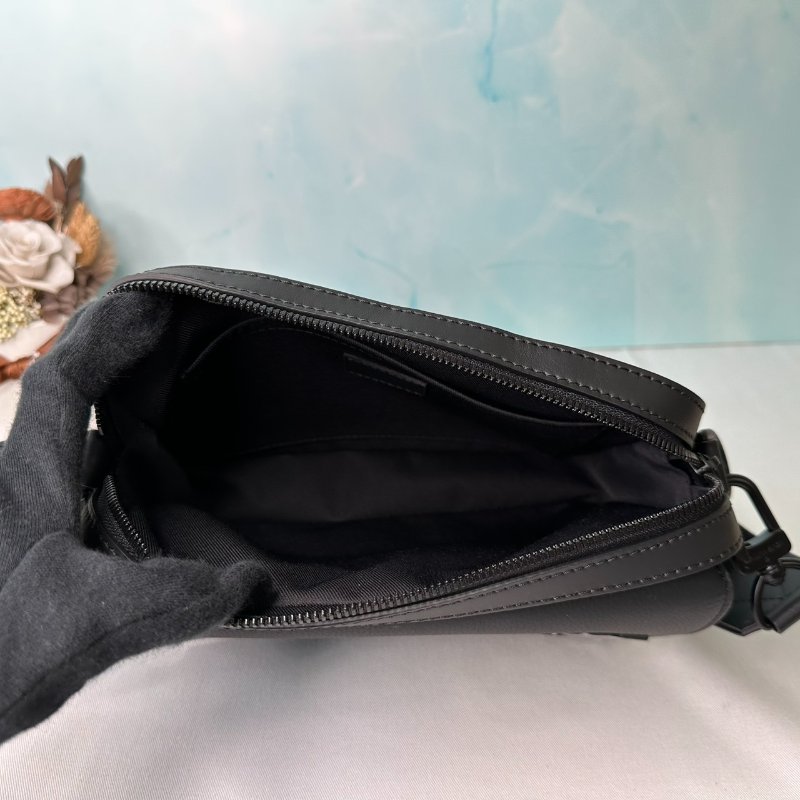 LV 全新Fastline牛皮郵差包-4