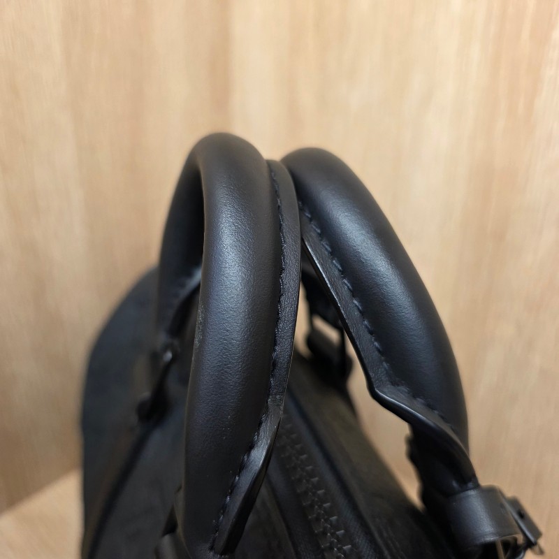 [ 平台最甜價出把握🧧] LV黑牛皮壓紋黑釦Keepall25手提斜背包-4