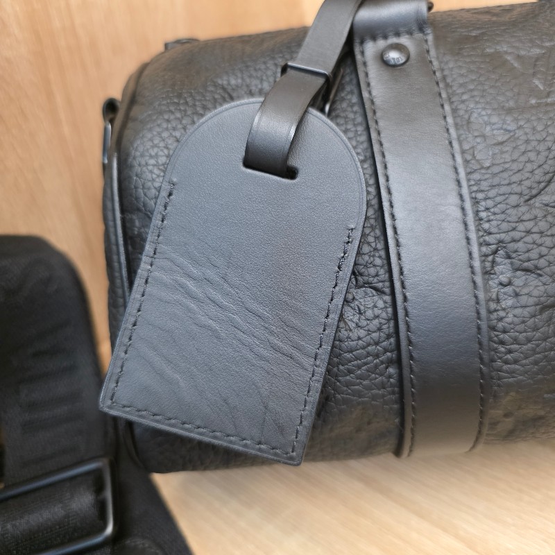 [ 平台最甜價出把握🧧] LV黑牛皮壓紋黑釦Keepall25手提斜背包-10