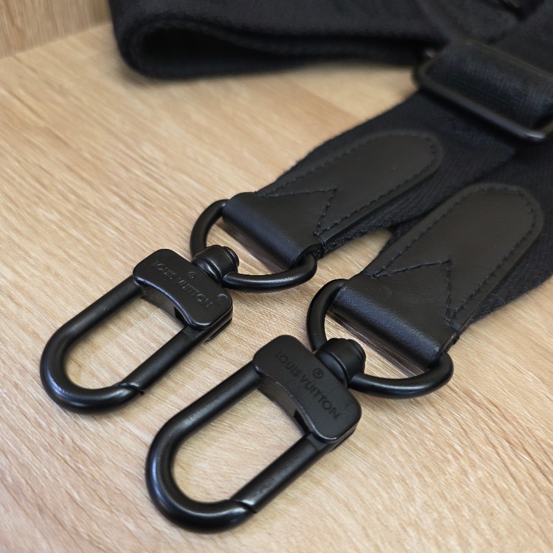 [ 平台最甜價出把握🧧] LV黑牛皮壓紋黑釦Keepall25手提斜背包-14