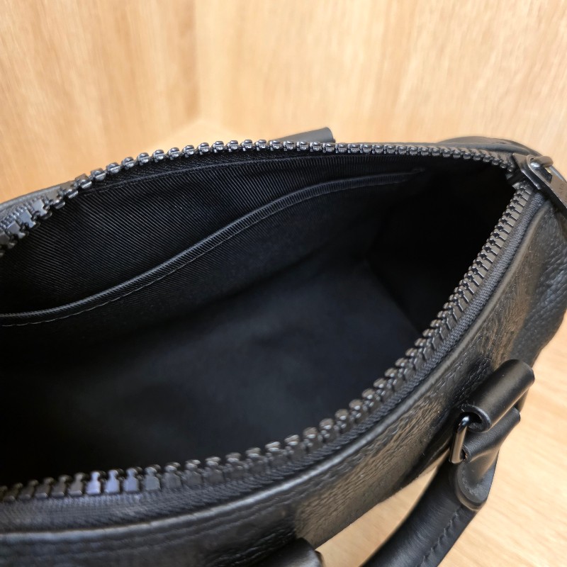 [ 平台最甜價出把握🧧] LV黑牛皮壓紋黑釦Keepall25手提斜背包-18