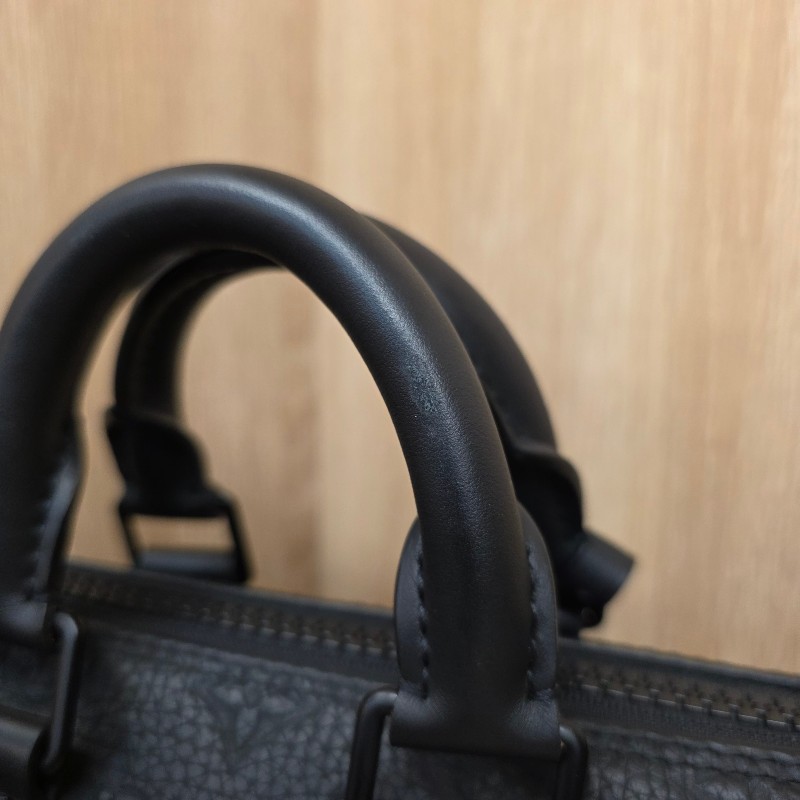 [ 平台最甜價出把握🧧] LV黑牛皮壓紋黑釦Keepall25手提斜背包-21