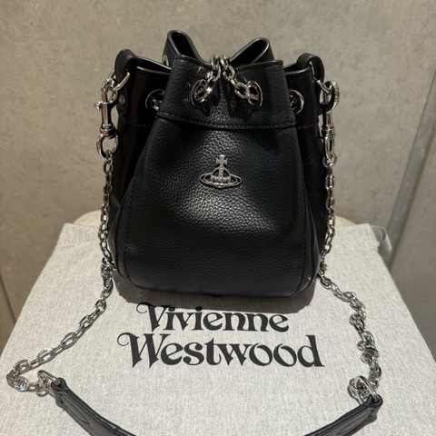 Vivienne Westwood 黑色水桶包（手提、斜背）