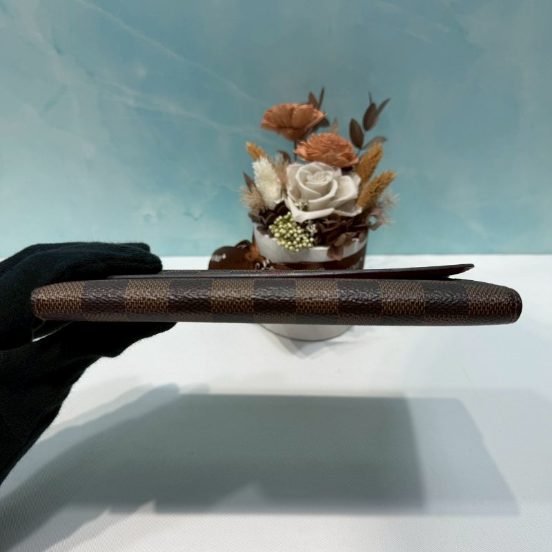 LV EMILIE棋盤格扣式翻蓋長夾-8