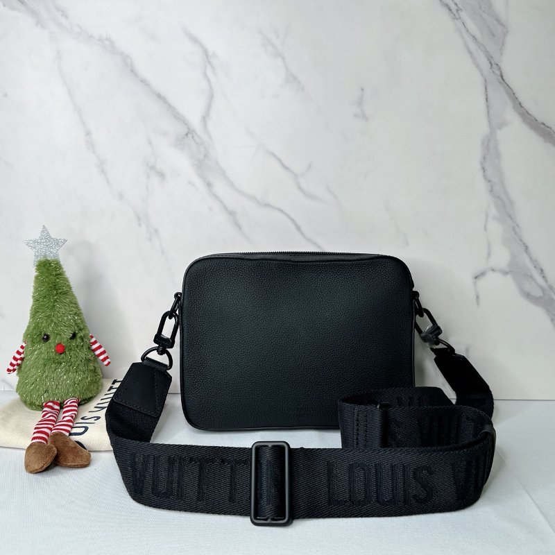 LV 全新Fastline郵差包-1