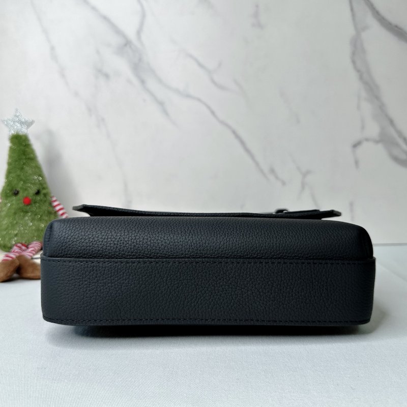 LV 全新Fastline郵差包-5